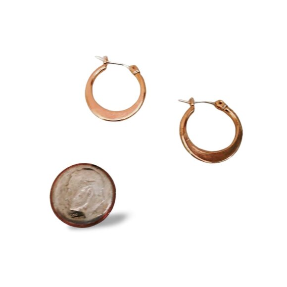 Minimal Elegance Vintage Gold Tone 2 x 15mm Hoop Earrings Leverback JW1533 - Picture 1 of 4